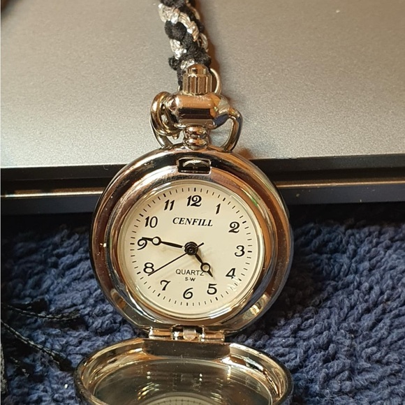 🦋 Cenfill Silver/White Flower Printed Pocket Watch Pendant w/Charm - Picture 2 of 3